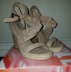Ruffled wedge sandals